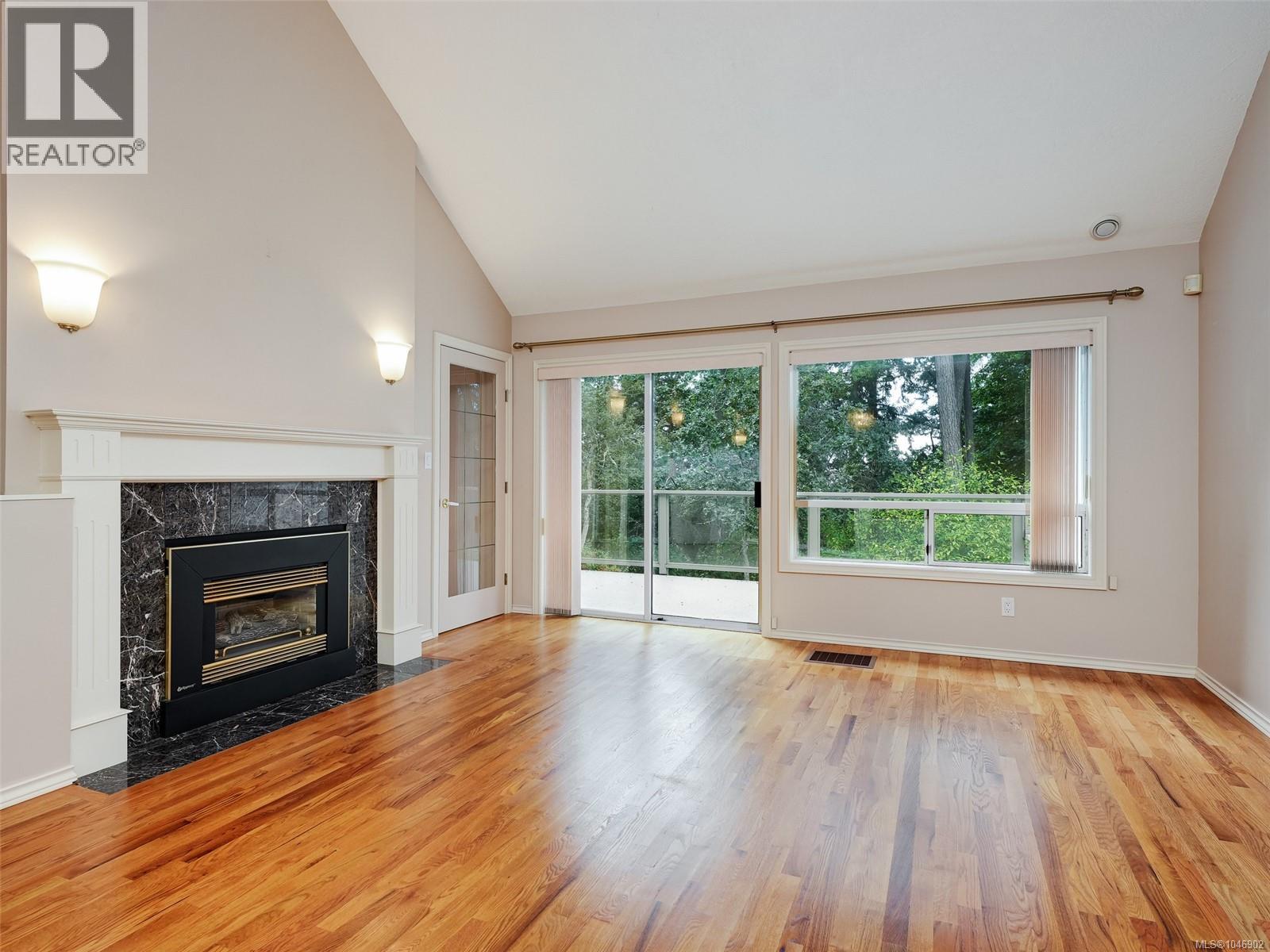 1 928 Bearwood Lane, Saanich