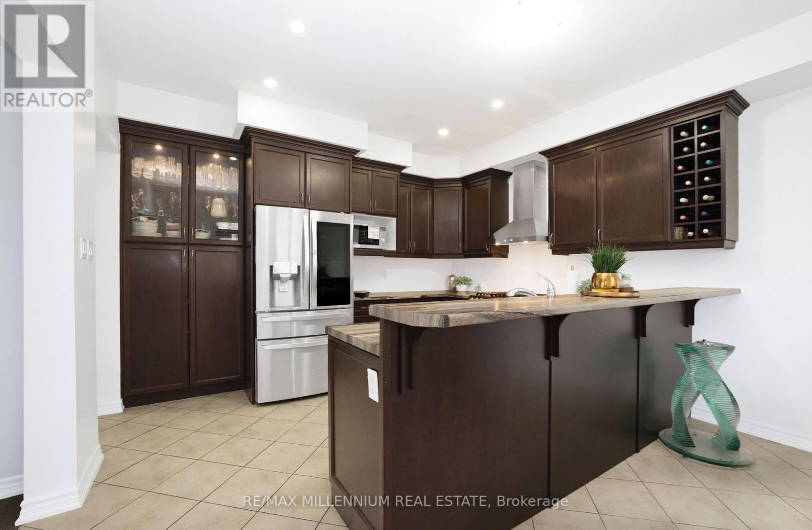 366 REMEMBRANCE ROAD - 19