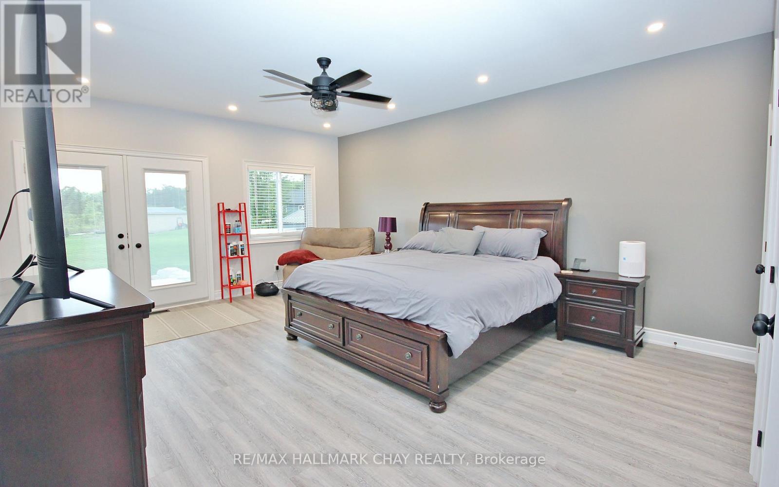 37 HILLSIDE DRIVE - 13