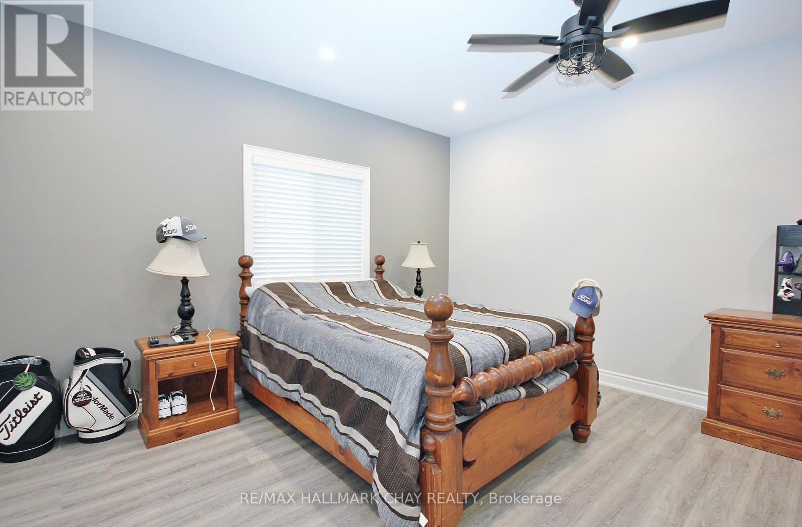 37 HILLSIDE DRIVE - 17