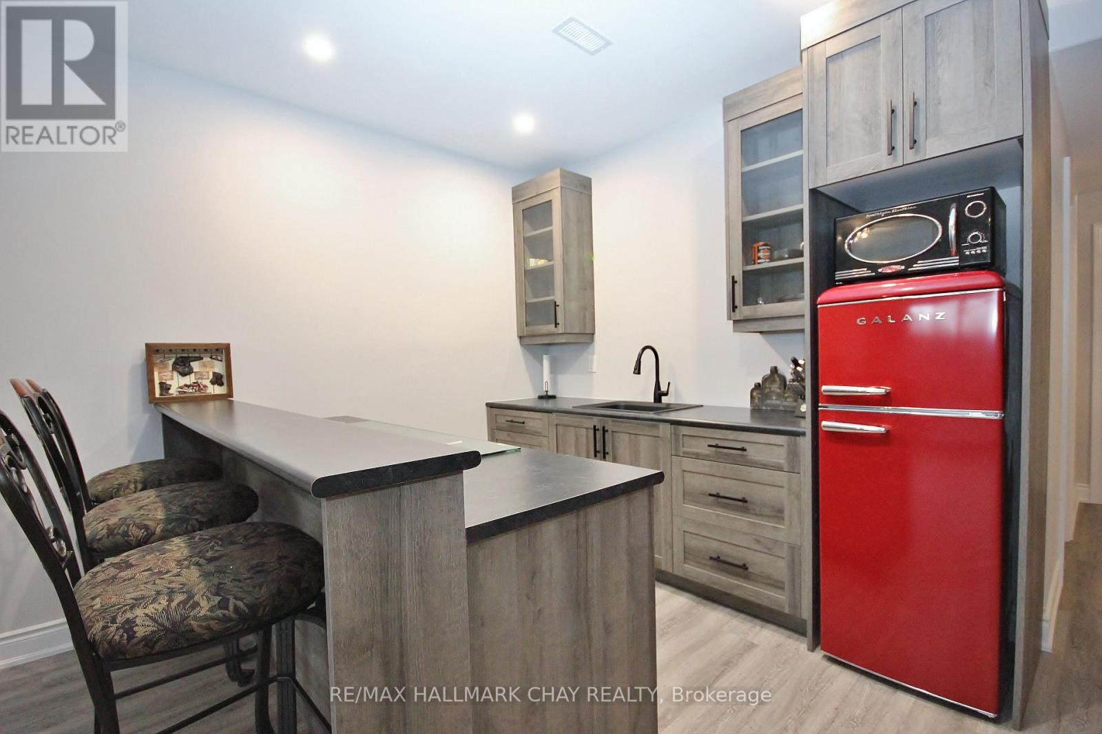 37 HILLSIDE DRIVE - 21