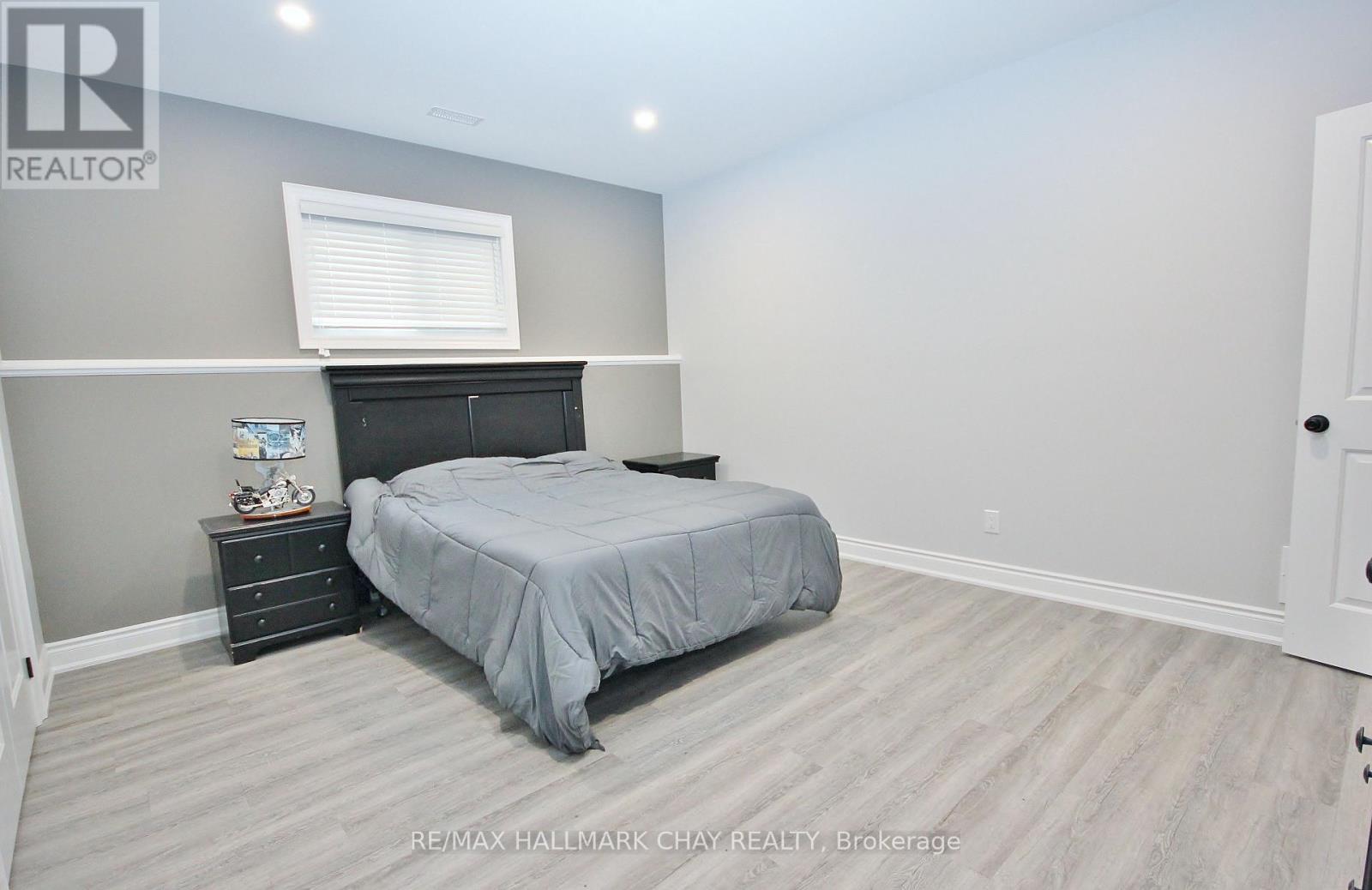 37 HILLSIDE DRIVE - 25