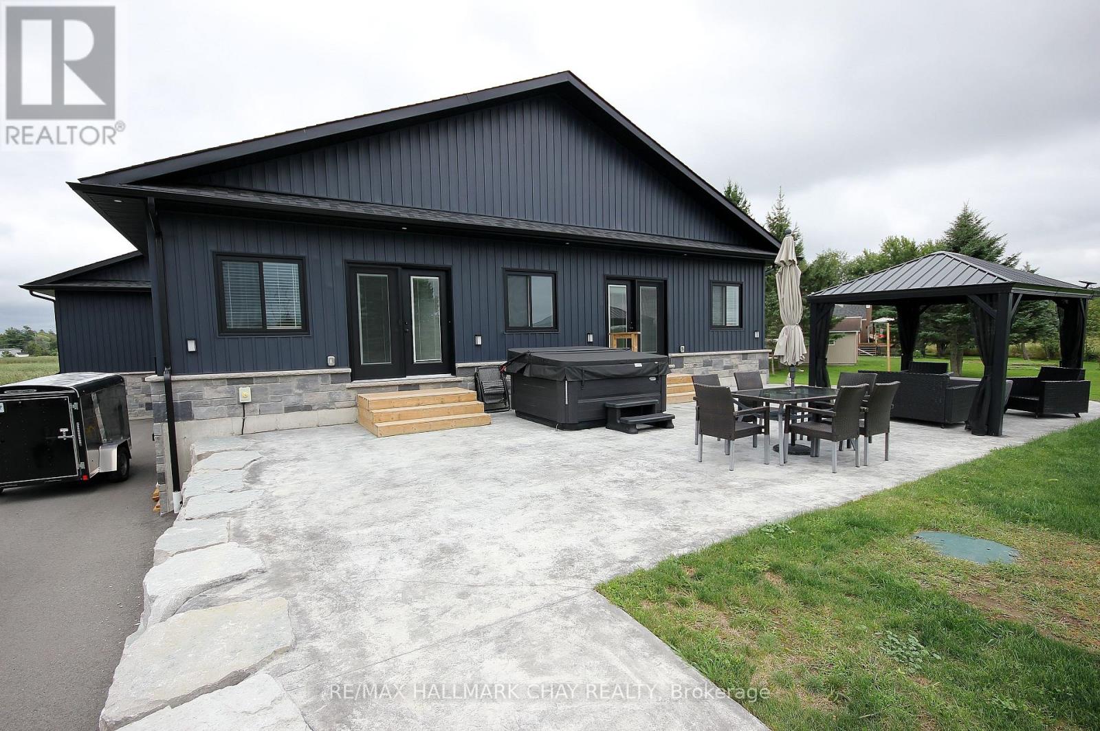 37 HILLSIDE DRIVE - 28