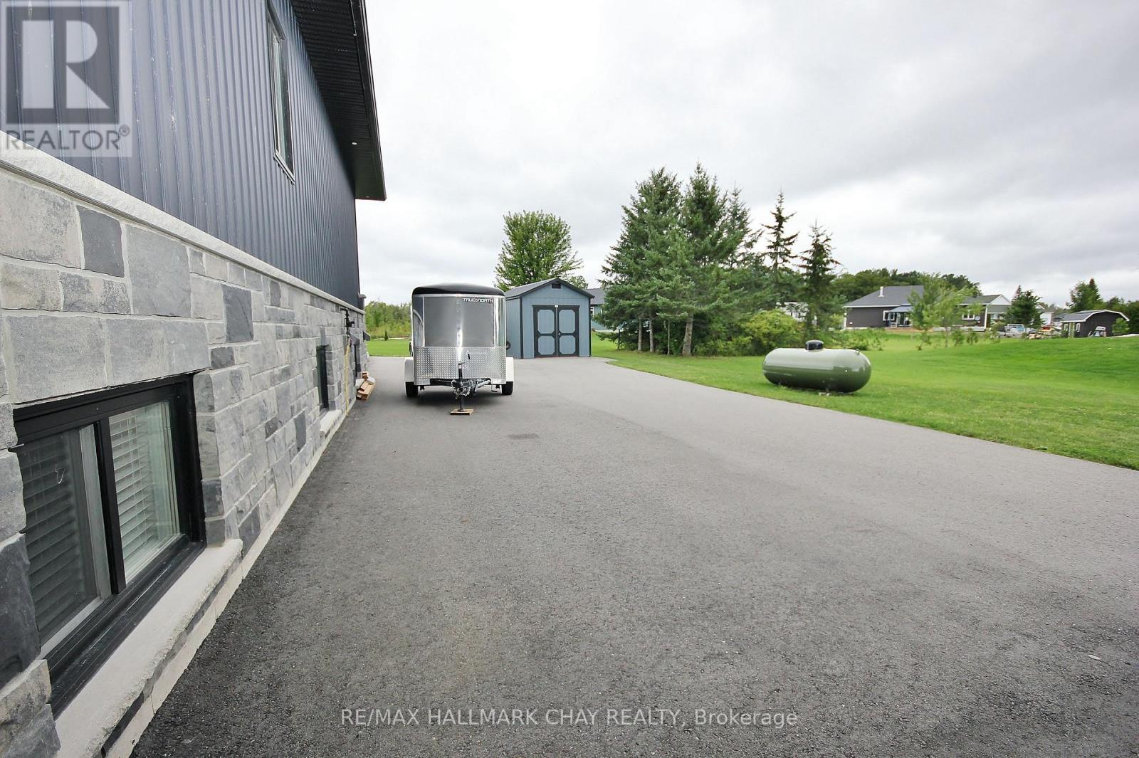 37 HILLSIDE DRIVE - 31