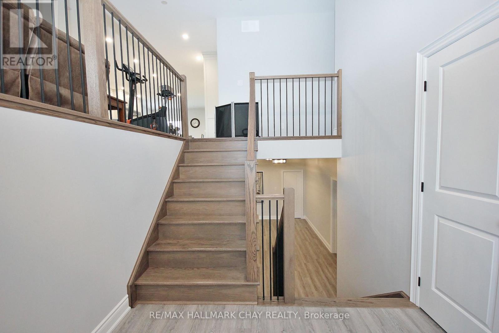 37 HILLSIDE DRIVE - 5