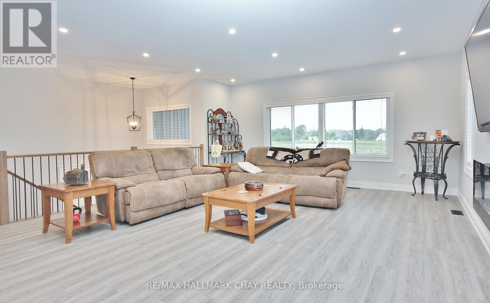 37 HILLSIDE DRIVE - 6