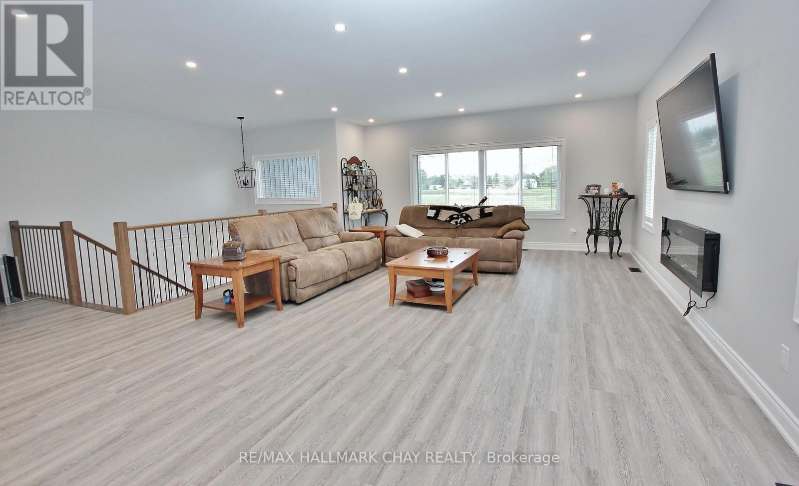 37 HILLSIDE DRIVE - 7