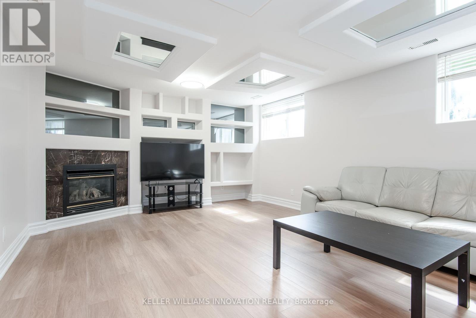 112 MICHENER CRESCENT — photo 3