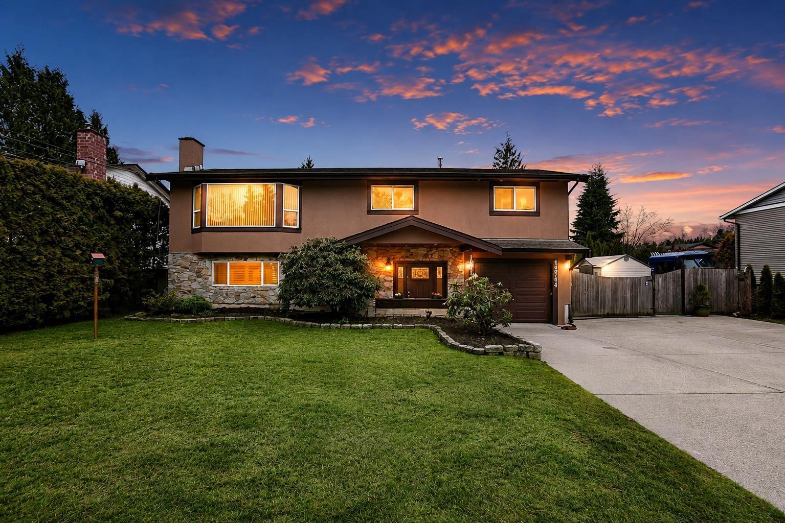 19714 36 Avenue, Langley, British Columbia, V3A7G1, Langley, British Columbia — photo 1 of 5