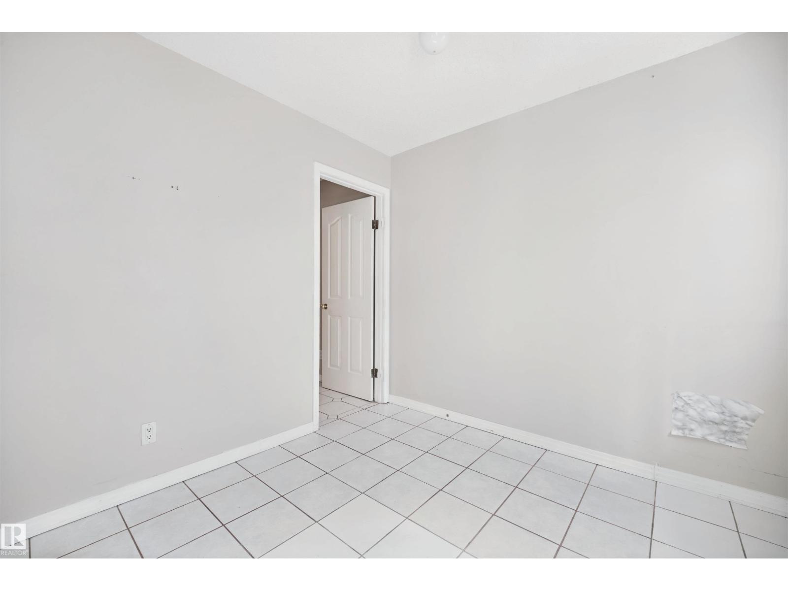5107 17 AV NW - 22