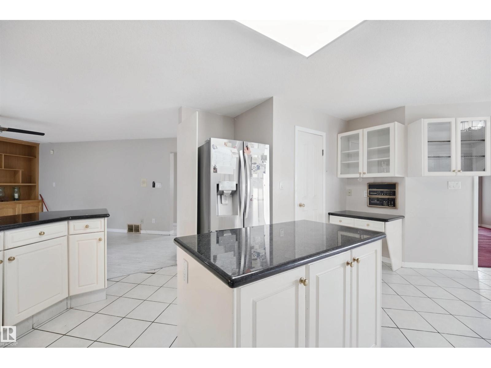 5107 17 AV NW - 14