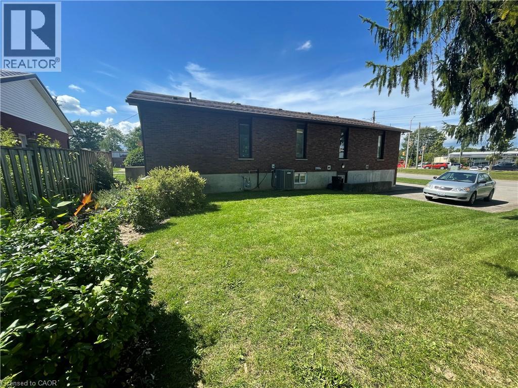 6453 HAMLYN Street, London, Ontario, N6P1J9, London, Ontario — photo 3 of 5
