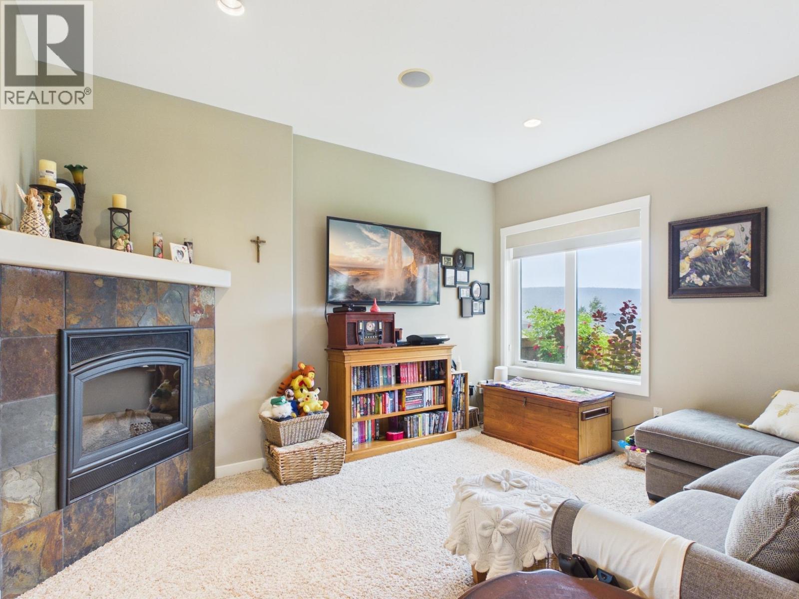 335 MANDARINO PLACE - Image 34
