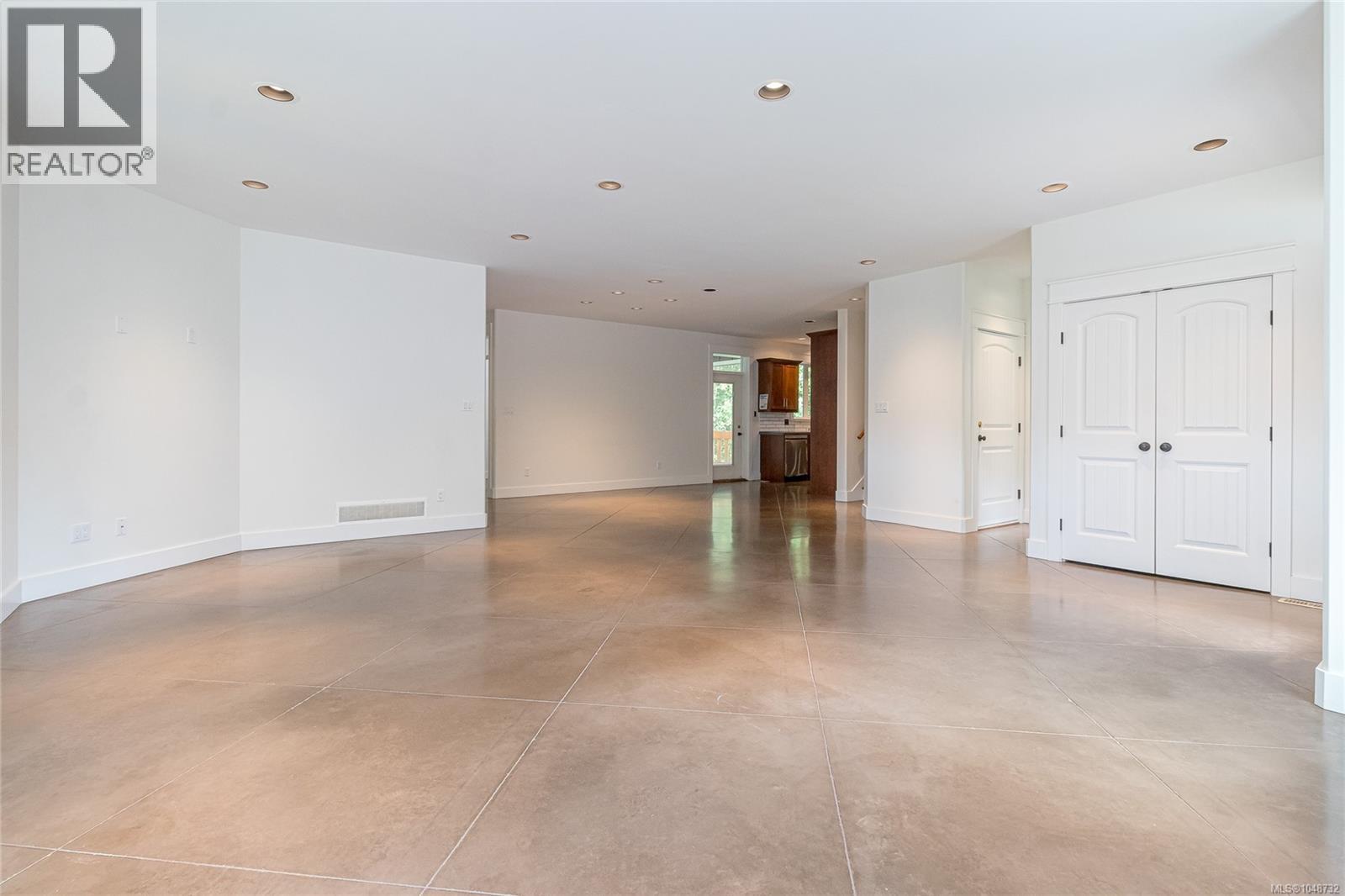 502 Nottingham Dr - Image 6