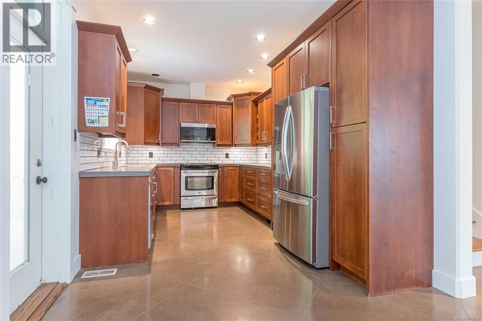502 Nottingham Dr - 11