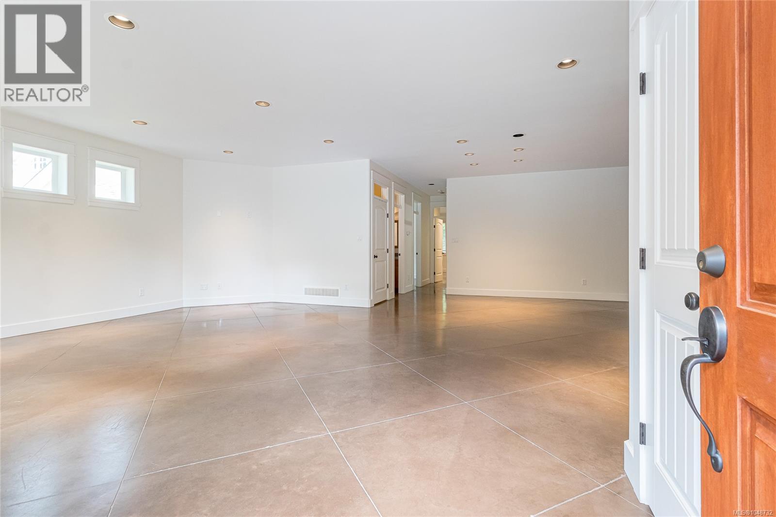502 Nottingham Dr - Image 4