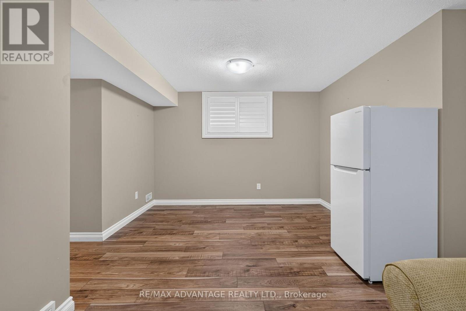 782 REEVES AVENUE - Image 32