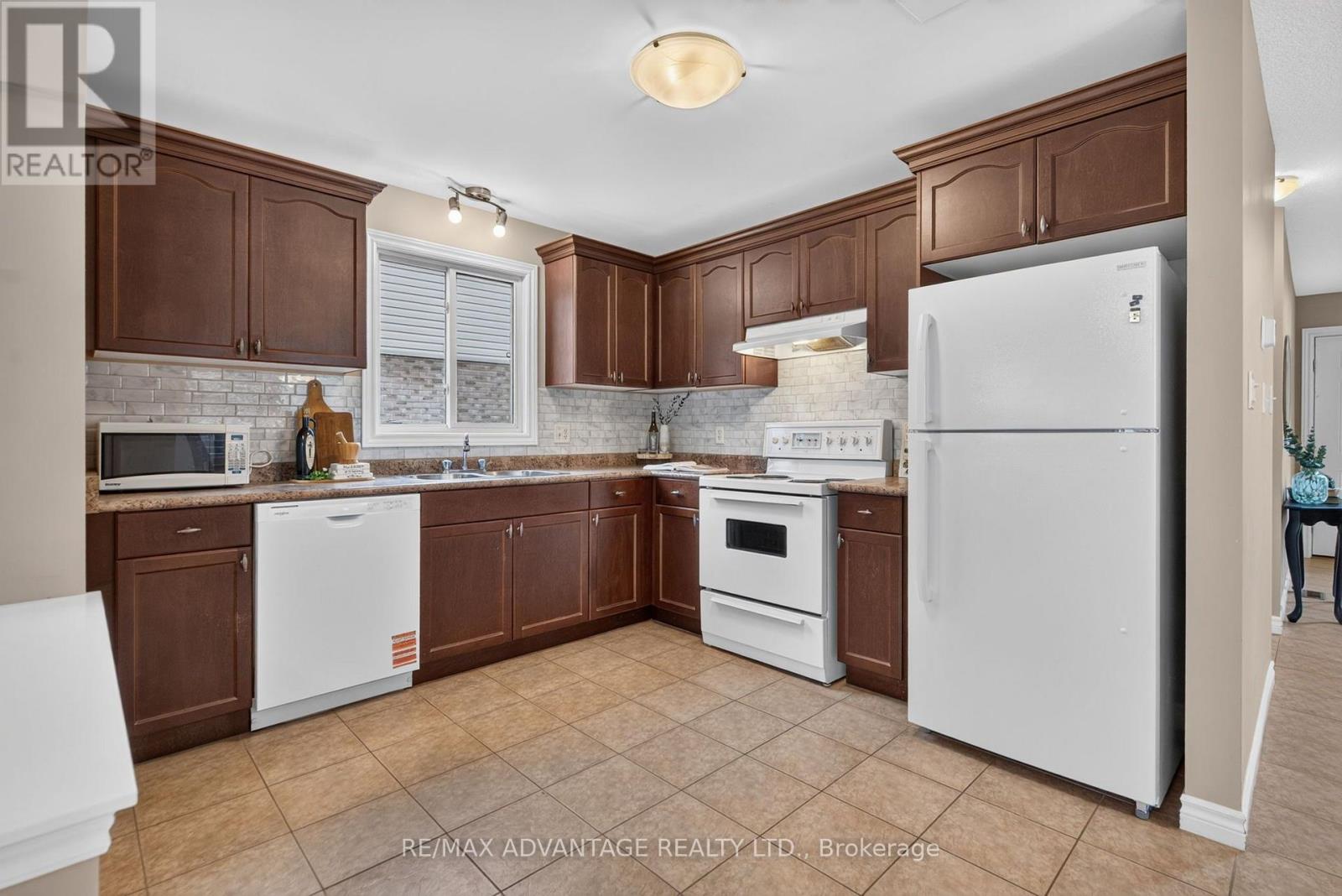782 REEVES AVENUE - 4