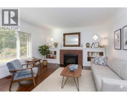 Kitchen - 4121 Quadra St, Saanich, BC V8X1L1 Photo 10