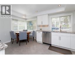 Entrance - 4121 Quadra St, Saanich, BC V8X1L1 Photo 12