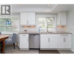 4121 Quadra St, Saanich, BC V8X1L1 Photo 15