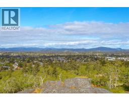 4121 Quadra St, Saanich, BC V8X1L1 Photo 41