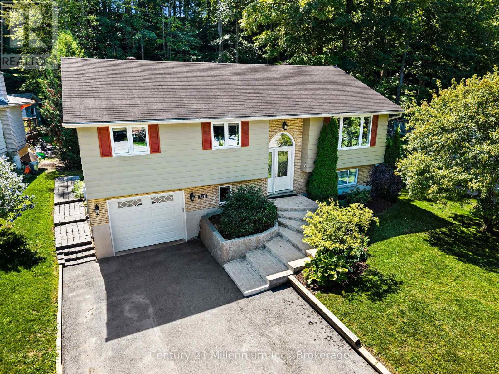 128 PARKLANE CRESCENT - 34