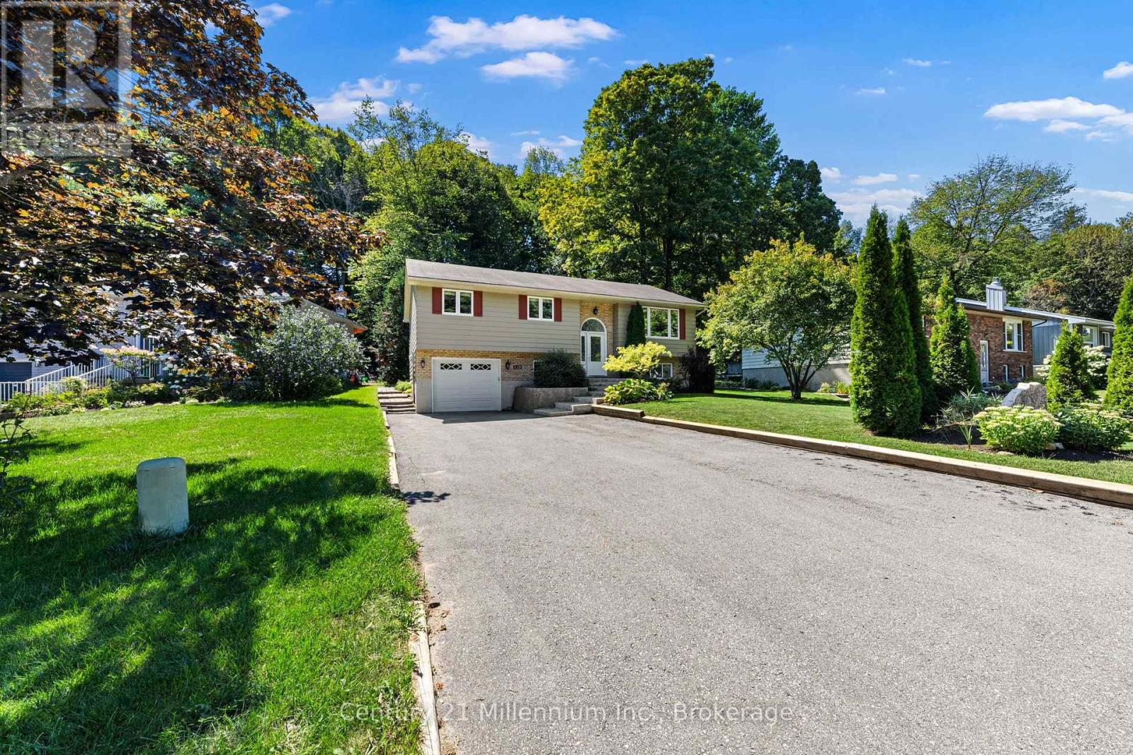 128 PARKLANE CRESCENT - 35