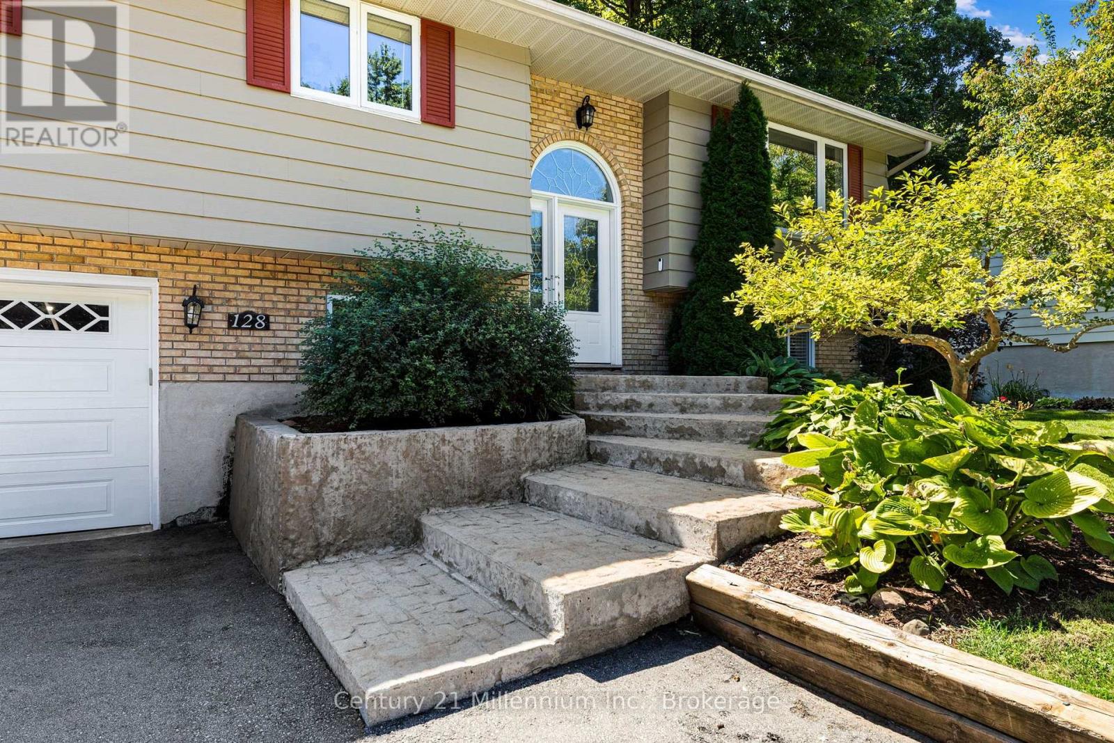 128 PARKLANE CRESCENT - 4