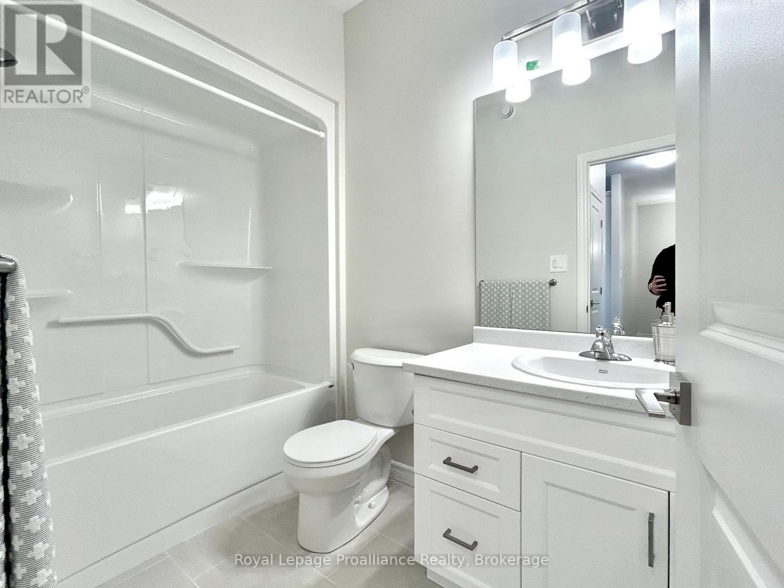 130 Athabaska Drive, Belleville (Thurlow Ward), Ontario, K8N0T2, Belleville (Thurlow Ward), Ontario — photo 3 of 5
