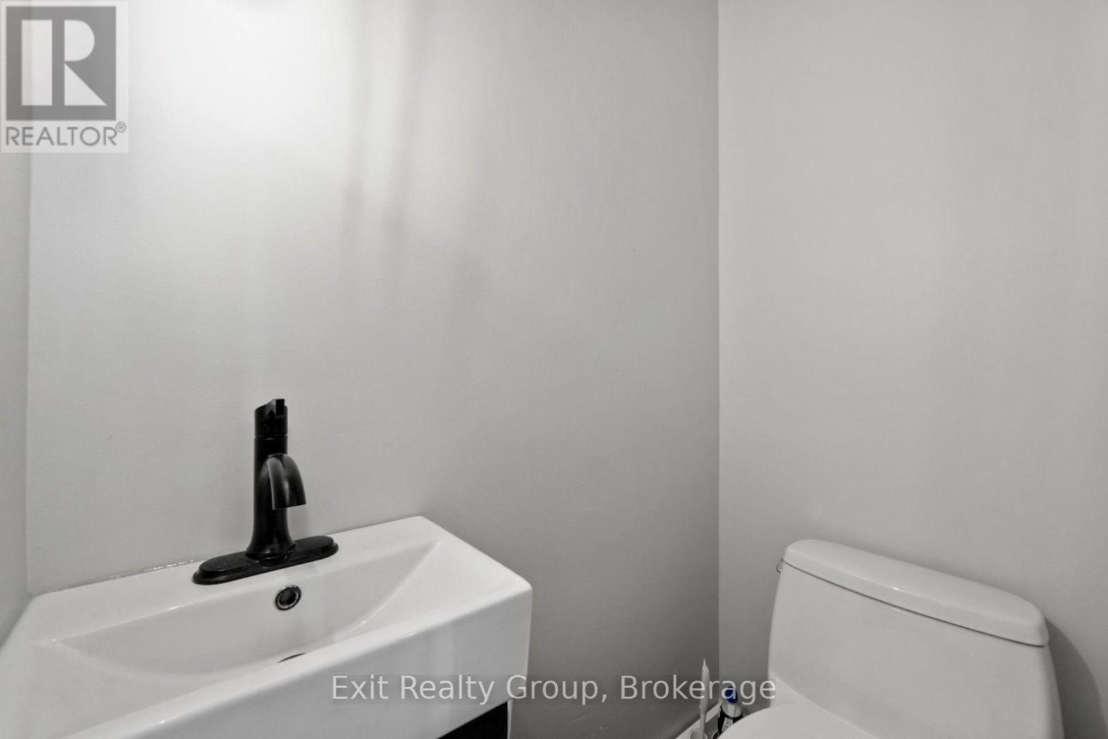 125 QUEEN STREET - 36