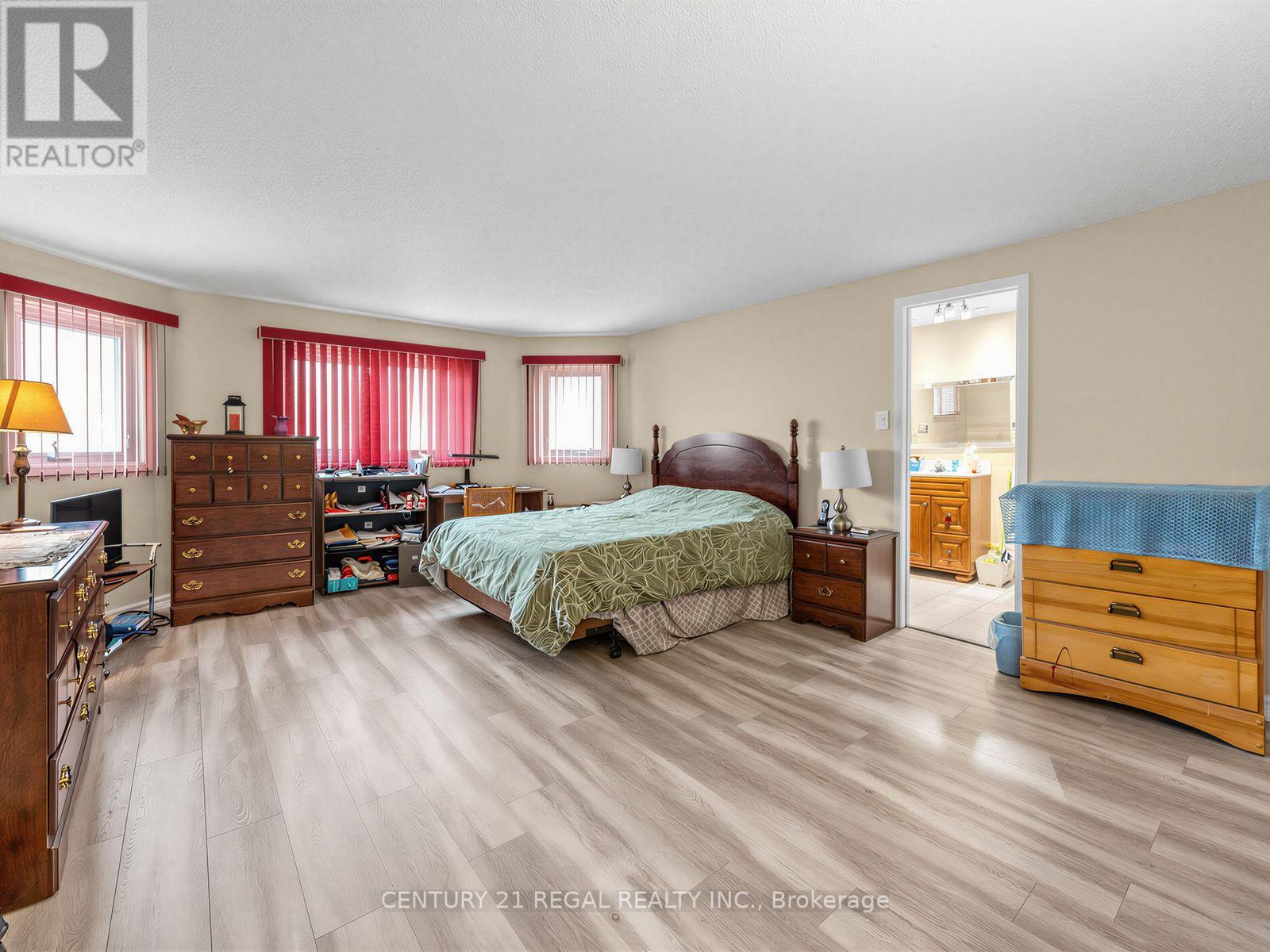 41 COE DRIVE - 18