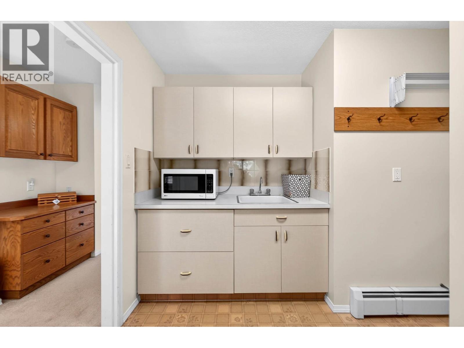 820 ANDERSON Terrace - Image 17