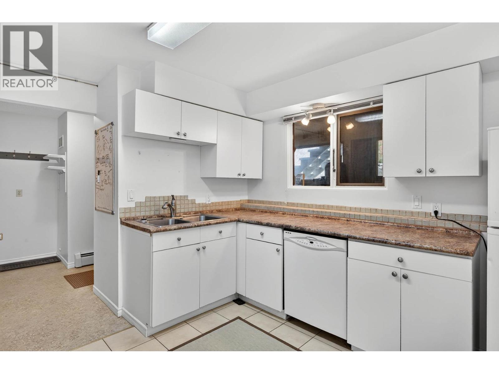 820 ANDERSON Terrace - Image 37