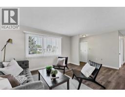 Family room - 1825 16 Street Se, Medicine Hat, AB T1A7J8 Photo 9