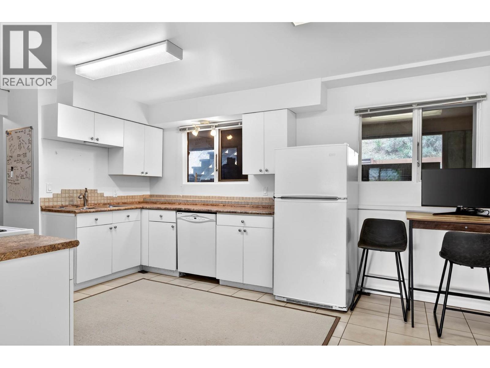 820 ANDERSON Terrace - Image 35