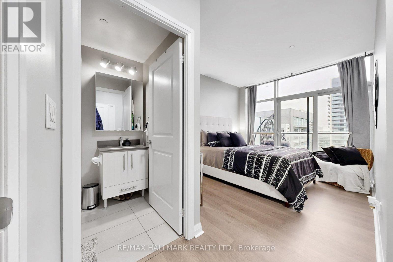 #PH 10 55 ONEIDA CRESCENT - 11