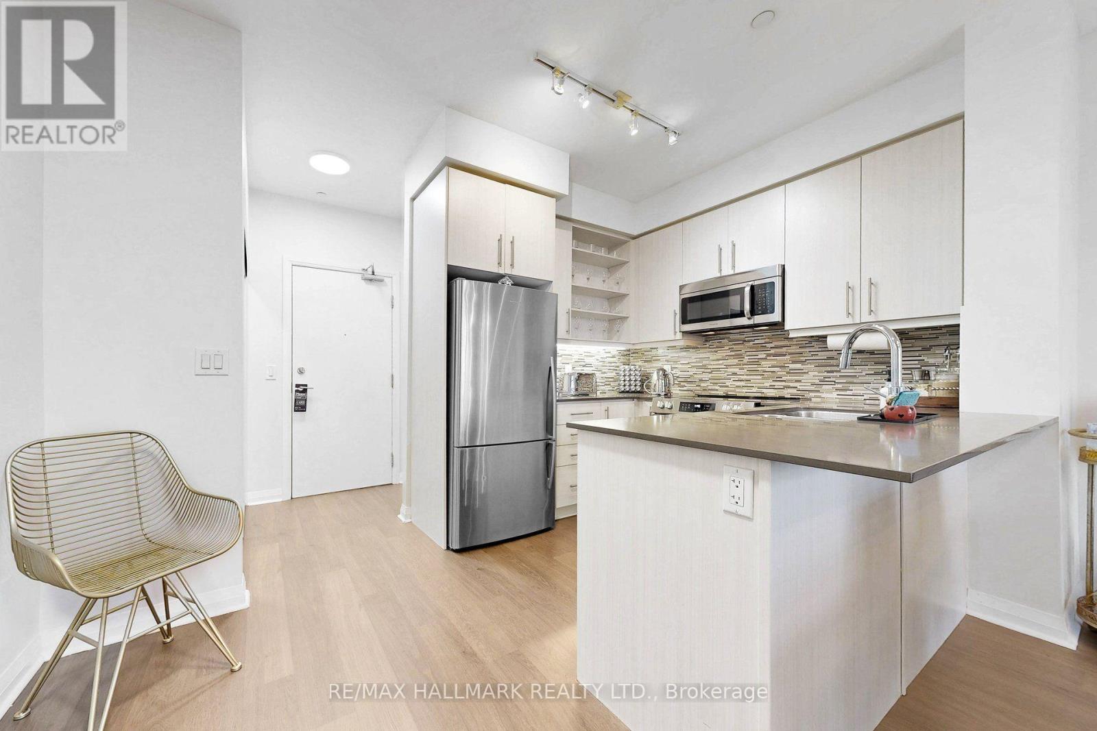 #PH 10 55 ONEIDA CRESCENT - 2