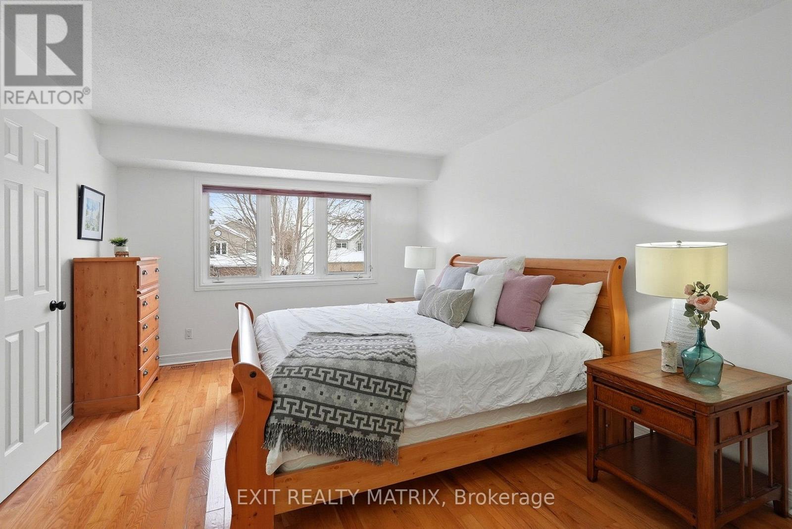 727 BROME CRESCENT - 10