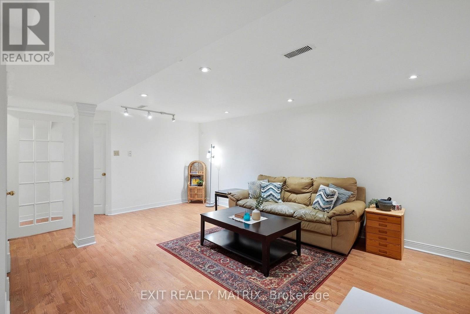 727 BROME CRESCENT - 20