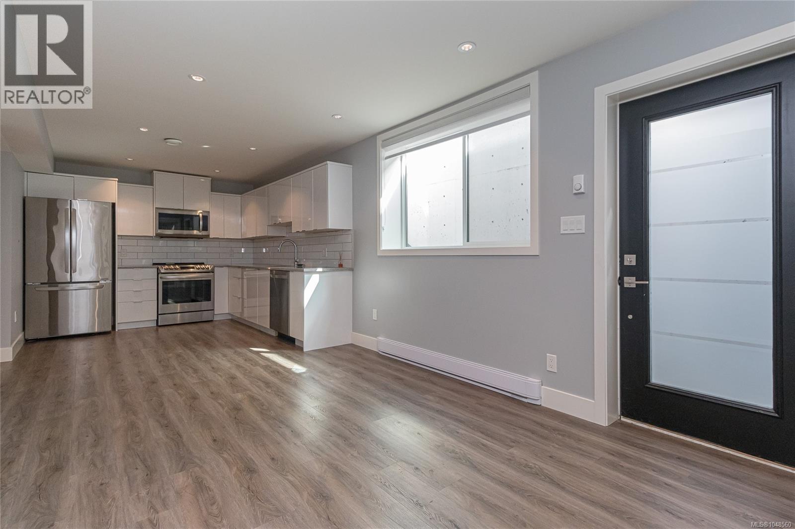 909 Bank St - 32