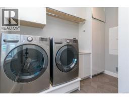 Kitchen - 909 Bank St, Victoria, BC V8S4B1 Photo 18