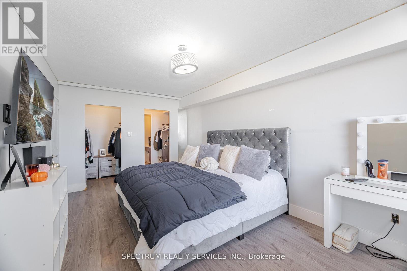 85 EMMETT AVENUE - 24