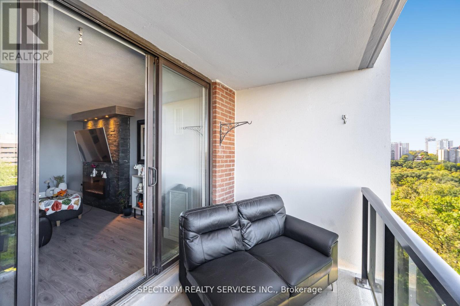 85 EMMETT AVENUE - 34