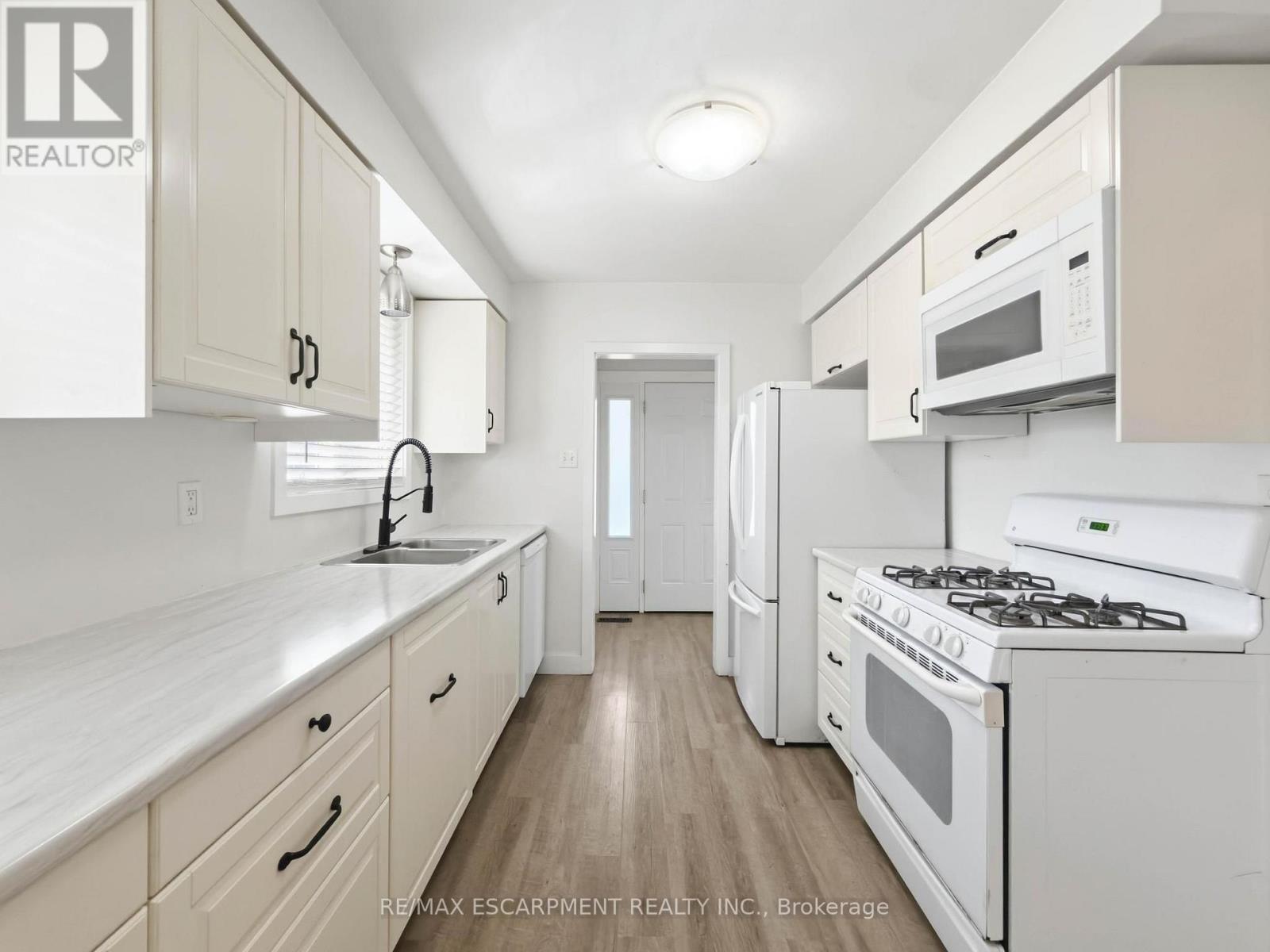 220 CAIRN STREET - Image 18