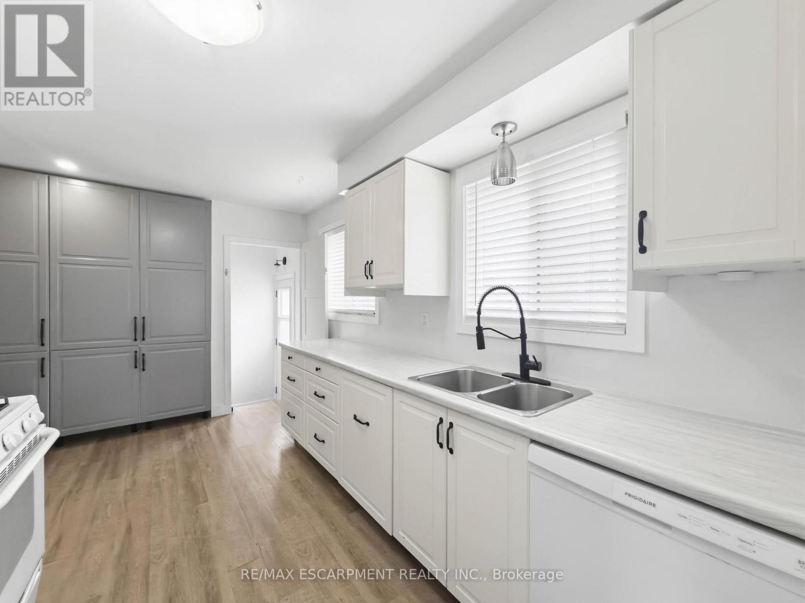 220 CAIRN STREET - Image 20