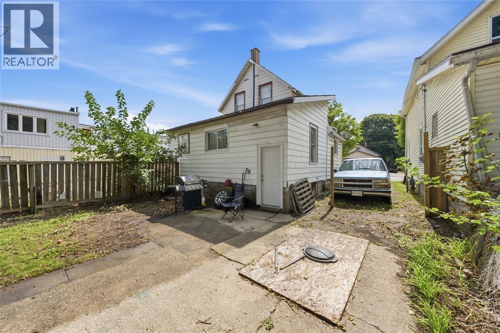 266 Devine STREET - 4