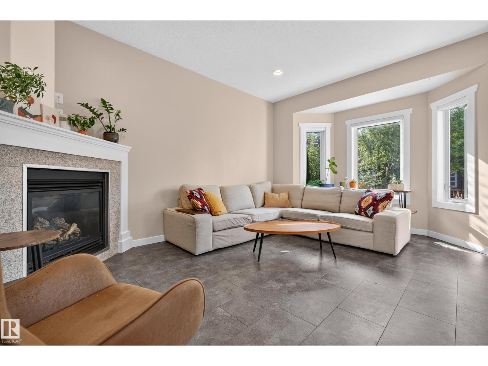 14422 104 AV NW - 8