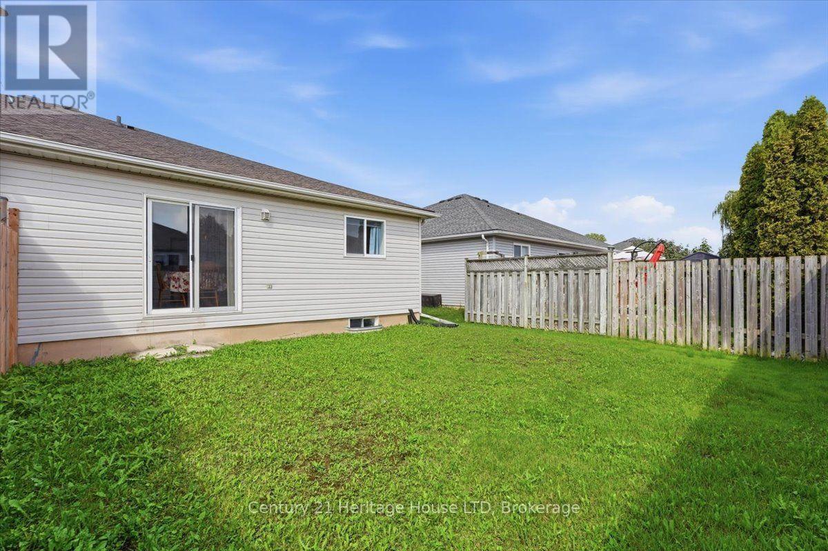 210 OAKCREST AVENUE - Image 29