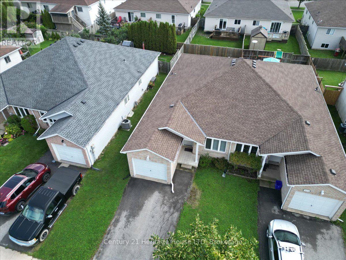 210 OAKCREST AVENUE - Image 34